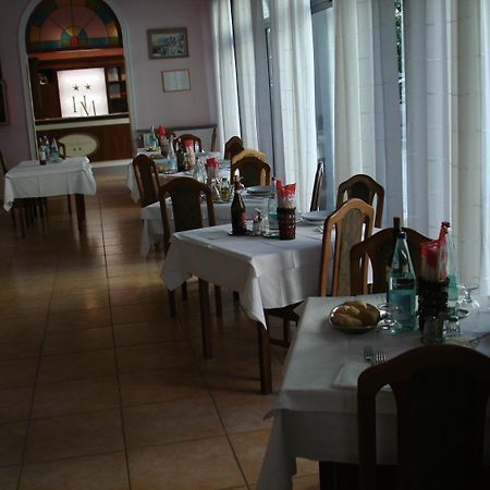 Hotel Mignon 50 Mt Dalla Spiaggia E Dall'Isola Pedonale アラッシオ エクステリア 写真