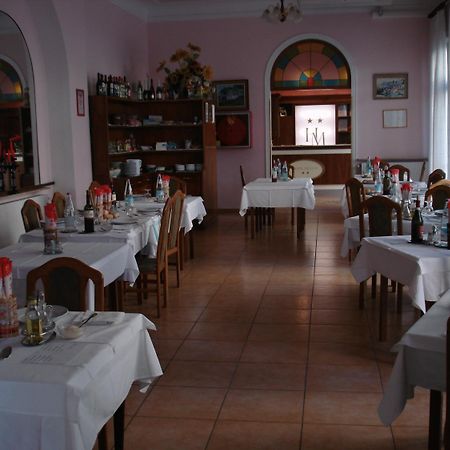 Hotel Mignon 50 Mt Dalla Spiaggia E Dall'Isola Pedonale アラッシオ エクステリア 写真