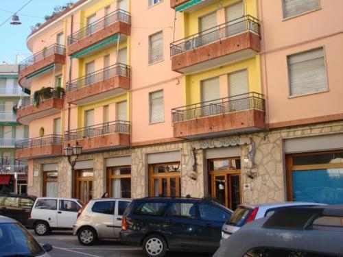 Hotel Mignon 50 Mt Dalla Spiaggia E Dall'Isola Pedonale アラッシオ エクステリア 写真