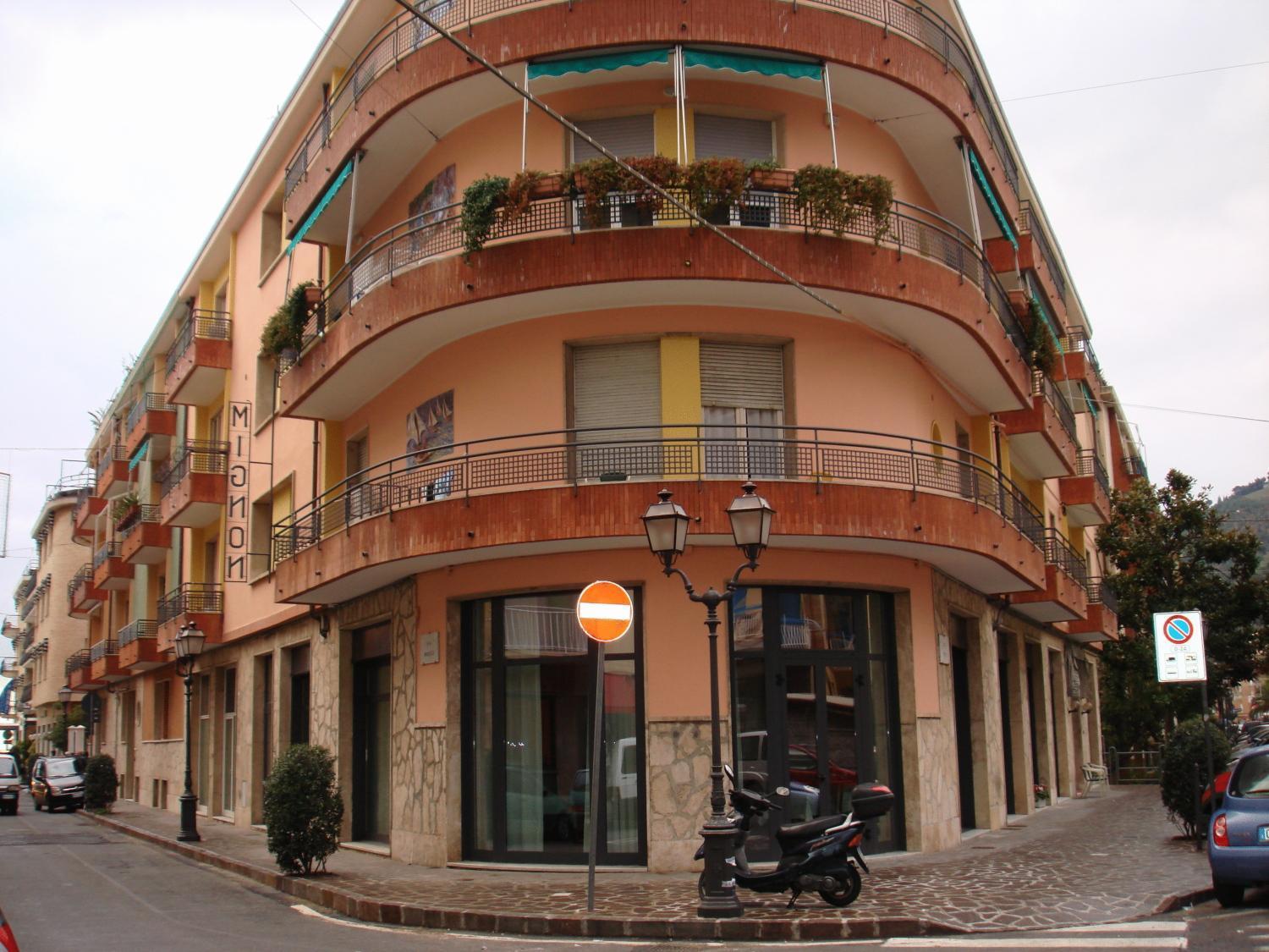 Hotel Mignon 50 Mt Dalla Spiaggia E Dall'Isola Pedonale アラッシオ エクステリア 写真