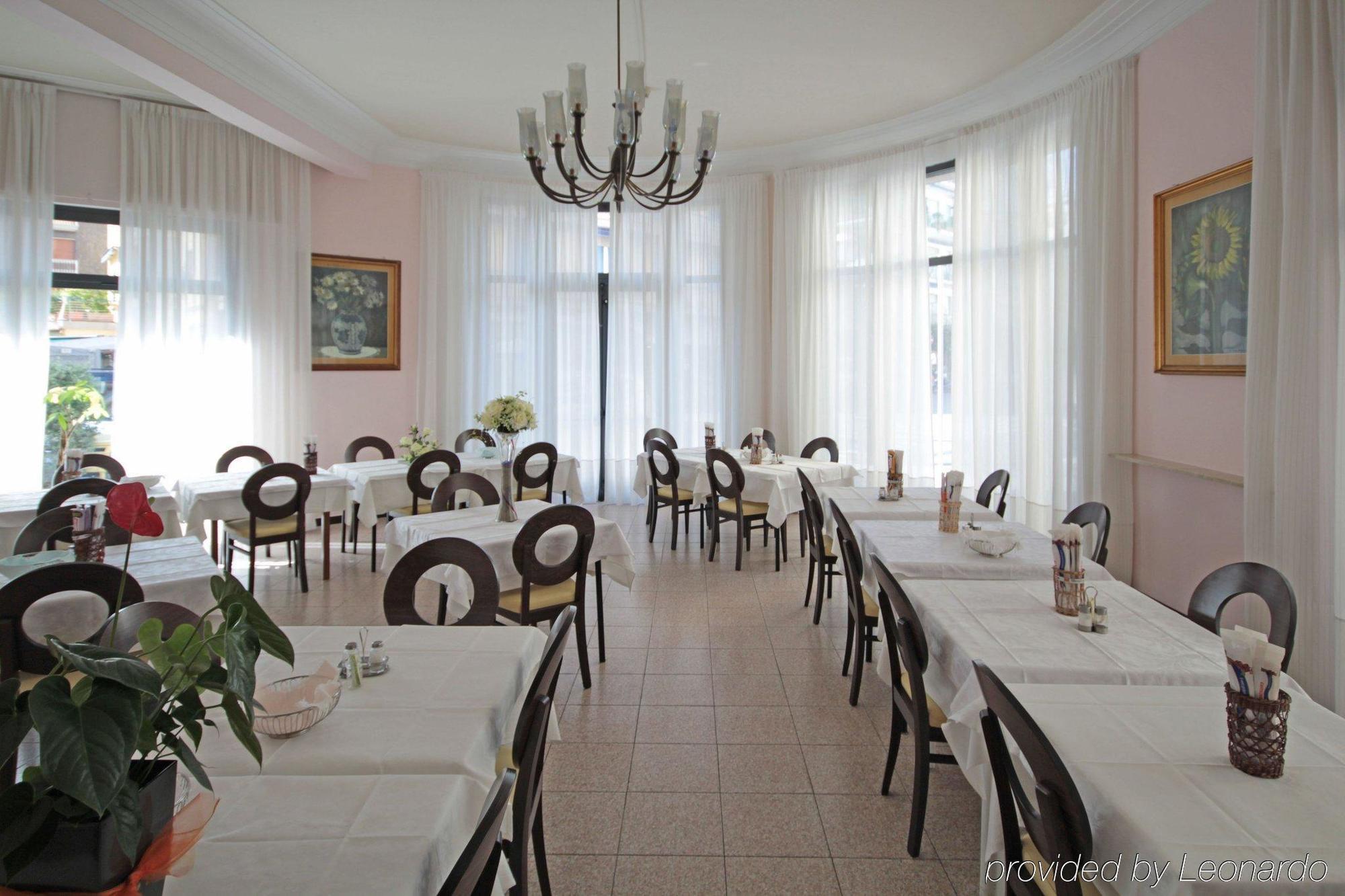 Hotel Mignon 50 Mt Dalla Spiaggia E Dall'Isola Pedonale アラッシオ エクステリア 写真