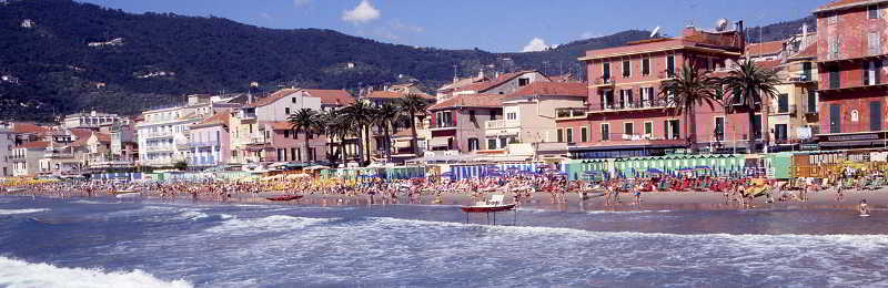 Hotel Mignon 50 Mt Dalla Spiaggia E Dall'Isola Pedonale アラッシオ エクステリア 写真