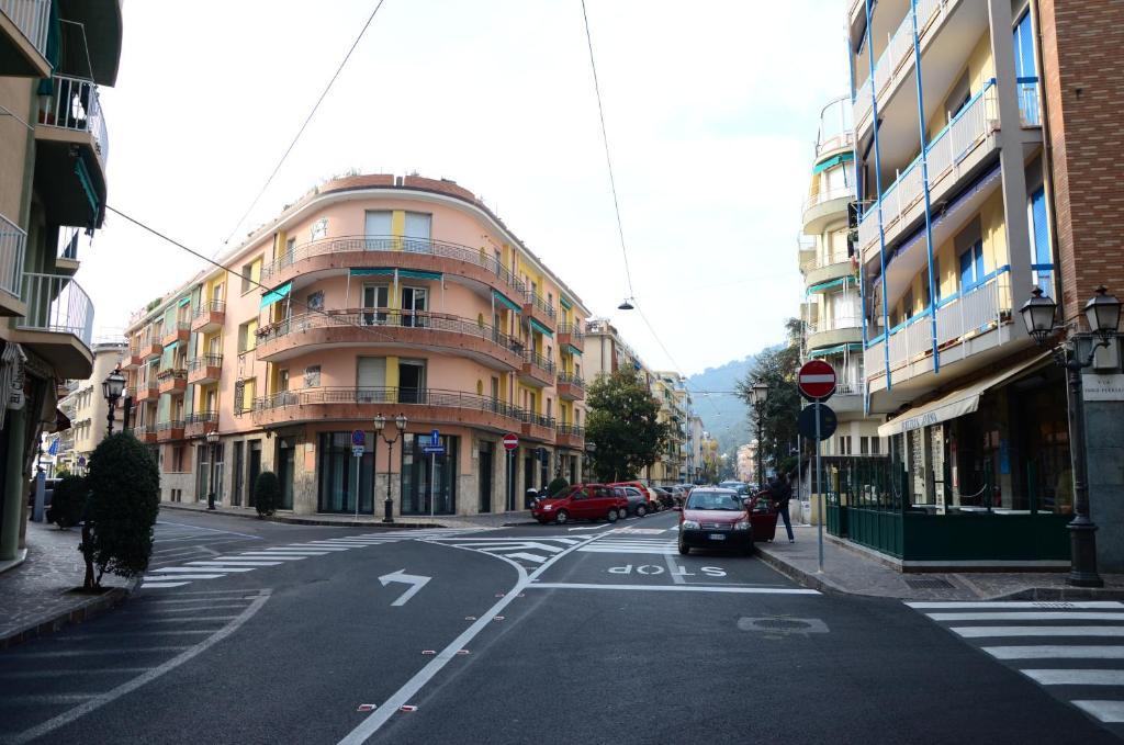 Hotel Mignon 50 Mt Dalla Spiaggia E Dall'Isola Pedonale アラッシオ エクステリア 写真