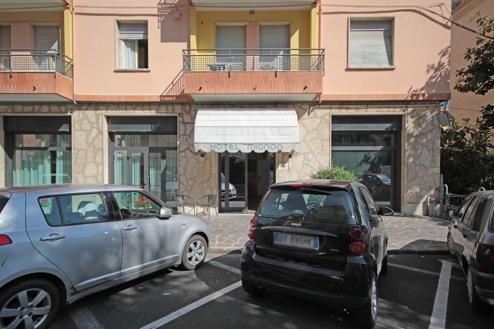 Hotel Mignon 50 Mt Dalla Spiaggia E Dall'Isola Pedonale アラッシオ エクステリア 写真